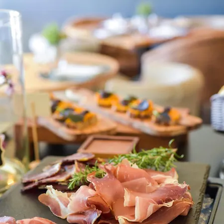 Domaine La Pierre Blanche Hotel 4*